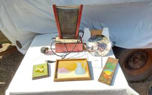 lot 366 image: Wild Wings Collectors Plate and Small Art Items including Vintage Water Fountain