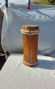 lot 368 image: Ceramic Nautical Post with Rope Detailing