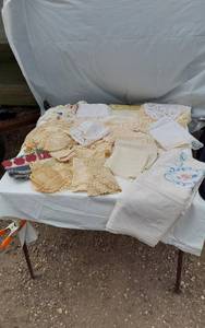 lot 383 image: Vintage Doilies and Table Linens