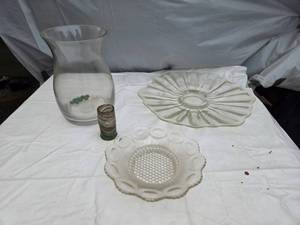 lot 401 image: Large Vase, Decorative Plates, and Swirled Glass Tumbler