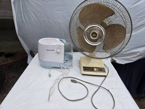 lot 402 image: Dayton Fan and Duracraft Humidifier