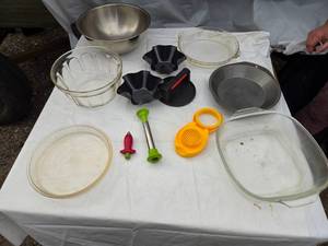 lot 406 image: Lot of Kitchenware Items including Anchor Hocking and Pyrex Glassware
