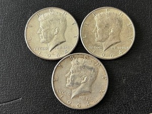 lot 9 image: 1964 Kennedy Half Dollars