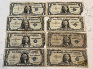 lot 85 image: Blue Seal $1 Dollar Silver Certificates 1 Star Note
