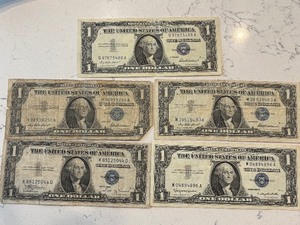 lot 86 image: Blue Seal $1 Dollar Silver Certificates