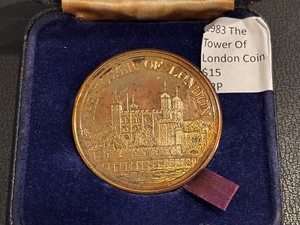 lot 104 image: 1983 Tower of London Bronze Coin