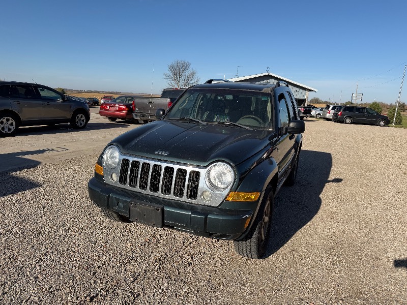 lot 10 image: 2006 Jeep Liberty 4x4