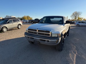 lot 14 image: 2001 Dodge Ram 1500