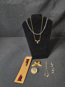 lot 93 image: Jewelry Collection with Necklaces, Bracelets, Earrings and Pin