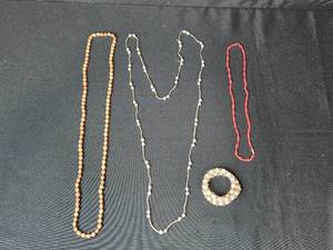 lot 111 image: Lot of Vintage Beaded Necklaces and Stretch Bracelet
