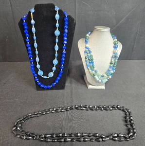 lot 130 image: Collection of Vintage Beaded Necklaces in Blue, Green, and Black - display not inc