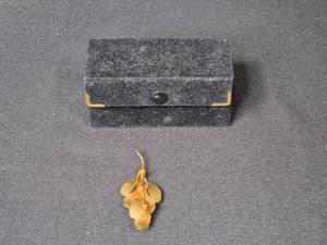 lot 162 image: Lang Gold Filled Leaf Brooch with Black Felt Jewelry Box