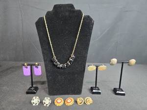 lot 178 image: Vintage Jewelry Collection with Necklace and Pairs of Clip-On Earrings - displays not inc