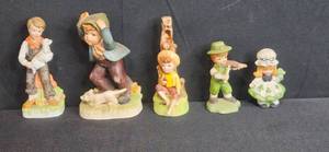 lot 227 image: Goebel Hummel Figurine & Set of Vintage Porcelain Figurines of Children in Various Poses