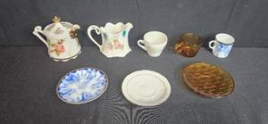 lot 231 image: Assorted Vintage Porcelain Tea Set with Matching Cups & Saucers and Creamer