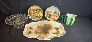 lot 252 image: Decorative Plate Lot Featuring Jeanne Down Collectibles, Turkey Platter, Glass Stand, and Ceramic Pitcher