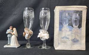 lot 261 image: Wedding Toasting Glasses Set with Box and Bride & Groom Figurine