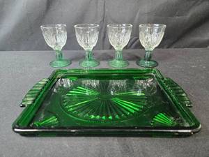 lot 289 image: Vintage Green Glass Tray with 4 Matching Stemmed Glasses
