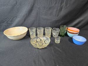 lot 297 image: Set of 4 VTG Anchor Hocking Oven Proof 5 Bowls & Assorted Vintage Glassware and Bowls Collection