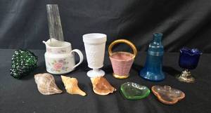 lot 302 image: Assorted Decorative Glassware and Shells Collection