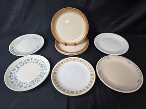 lot 304 image: Assorted Vintage Dinner Plates with Decorative Patterns