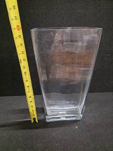 lot 3013 image: 16-Tall POLISH Taper-down Rectangular Glass Vase