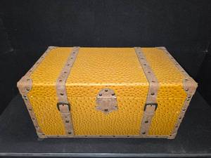 lot 3044 image: Tuxford Storage Trunk