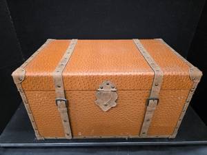 lot 3045 image: MCM Tuxford Storage Trunk