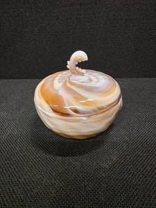 lot 3050 image: Very Cool Heisey Caramel Slag Glass Candy Dish w Lid Ornate Wave Finial adorn w Shells