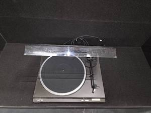 lot 3063 image: Working TECHNICS Record Player