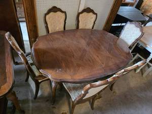 lot 3095 image: Antique Thomasville Hardwood Table and Chair Set
