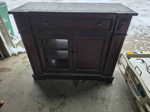 lot 3098 image: Sturdy Rustic Heckman Furniture Wine Bar