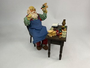 lot 15 image: 1998 Possible Dreams Clothtique Collection Santa at his Workbench