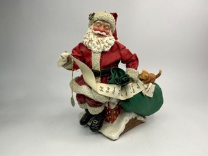 lot 26 image: 1994 Possible Dreams Clothtique Collection Here Comes Santa Claus Music Box