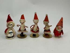 lot 102 image: Vintage Christmas Figure Lot