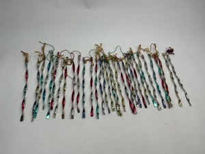 lot 103 image: 32 Vintage Christmas Tin Icicle Ornaments