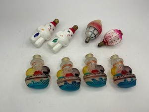 lot 104 image: Vintage Christmas Milk Glass Snowman Light Bulbs and and Light Covers
