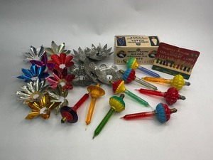 lot 111 image: Vintage Christmas Bubble Lights, Light Reflectors, NOS GE Mazda Christmas Tree Lamps, and Mini replacement Lamps