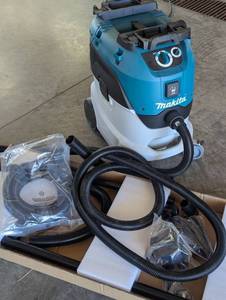 lot 13 image: Makita HEPA Filter Vacuum Cleaner