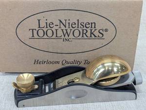 lot 21 image: Lie-Nielsen No. 60 Low Angle Adjustable Mouth Block Plane