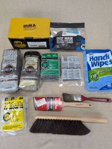 lot 40 image: Assorted Cleaning and Abrasive Tools Set