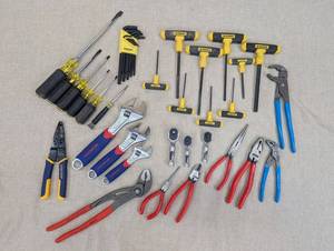 lot 128 image: Assorted Hand Tool Set
