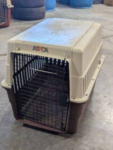 lot 167 image: ASPCA Plastic Pet Carrier