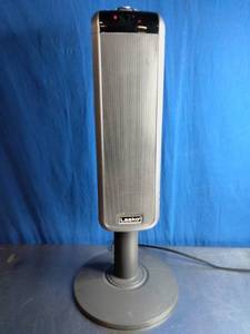 lot 27 image: Lasko 5397 Ceramic Pedestal Heater.