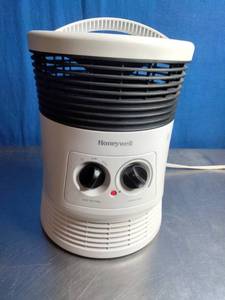 lot 41 image: Honeywell 360 Surround Fan-Forced Heater.