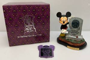 Est. $250.00 - $900.00 Haunted Mansion 2003 Disney Tomb Brings Fright To Mickey All Night 999 In Original Box Repaired Flashlight (Works)