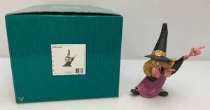 lot 18 image: Est.175.00 - $250.00 Disneys WDCC (Witch Hazel) Brewing Up Trouble Figurine In Original Box