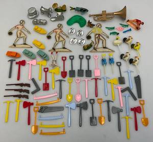 lot 26 image: Misc. Vintage Cake Toppers