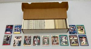lot 34 image: Misc. Unsorted Baseball Cards