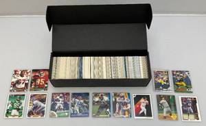 lot 36 image: Misc. Unsorted Baseball Cards